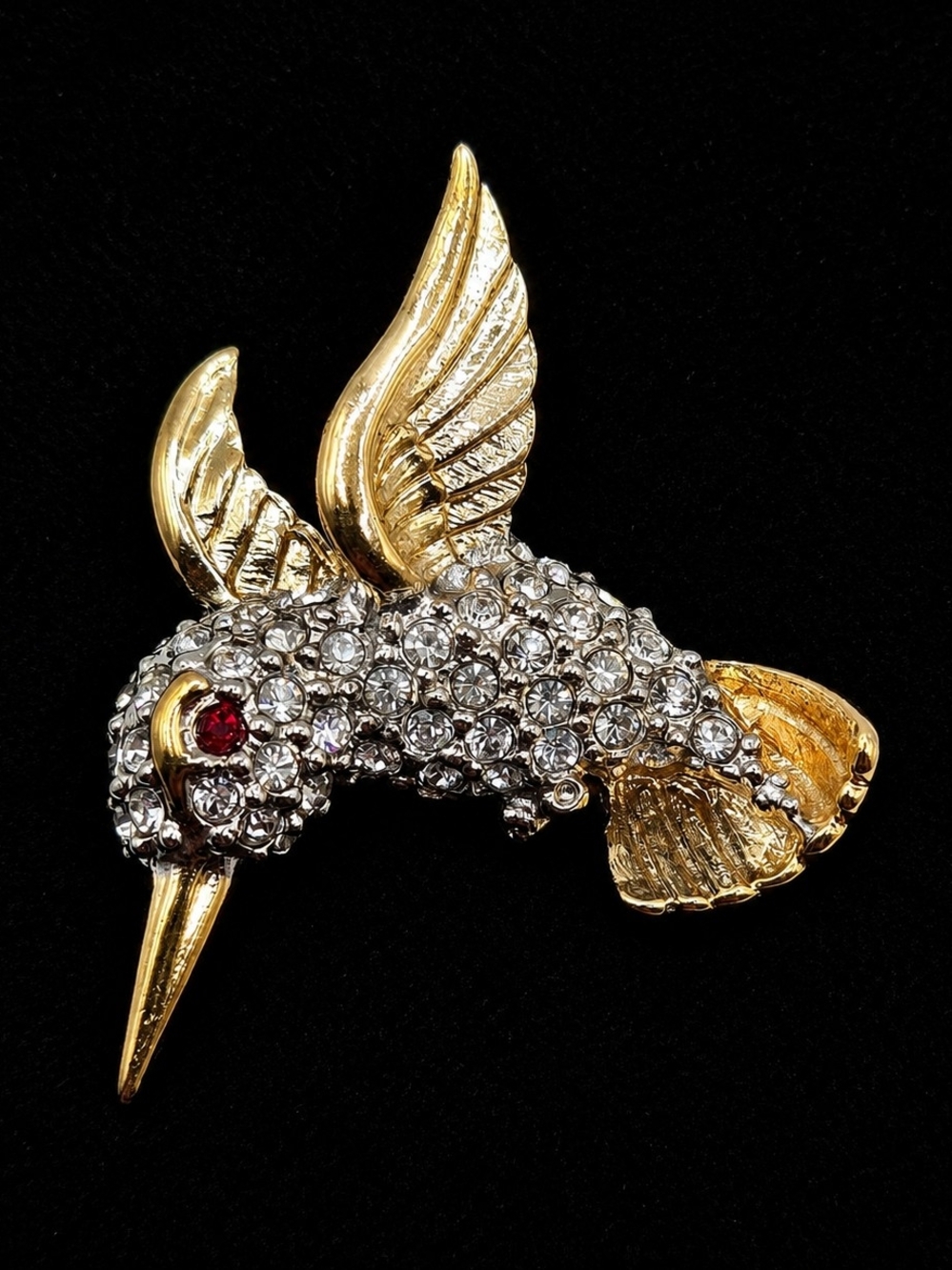 ✨ Vintage Butler Rhinestone Hummingbird Brooch ✨
